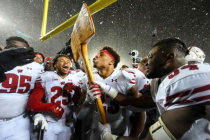 Schnellenberger Trophy is latest addition to Rivalry Week's unique collection of hardware
