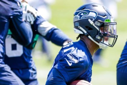 Seahawks play it 'cautious' with two injured RBs