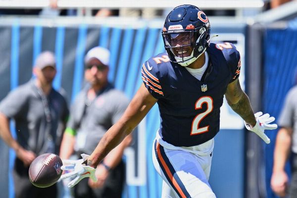 Bears' Moore dazzles in debut with 62-yard TD