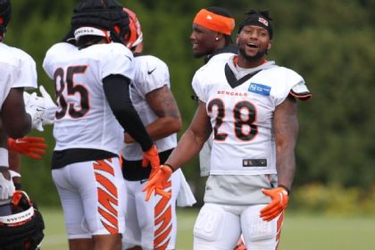 Being back with Bengals a 'blessing,' Mixon says