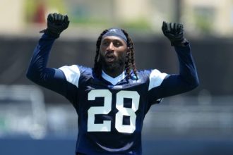 Cowboys S Hooker lands 3-year, $24M extension