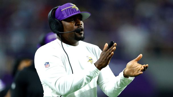 How Kirk Cousins, Vikings' offense cope with the 'Brian Flores Experience'