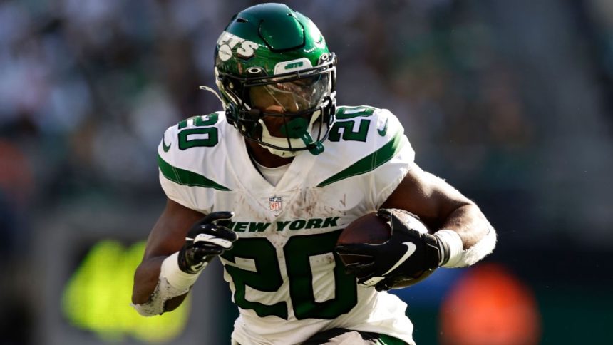 Jets' RB room 'nuts' with Hall's return, Cook add