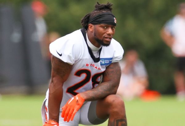 Mixon declines to talk case; shuns specific outlets