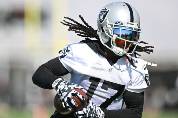 Raiders WR Adams 'ready to roll' from leg injury