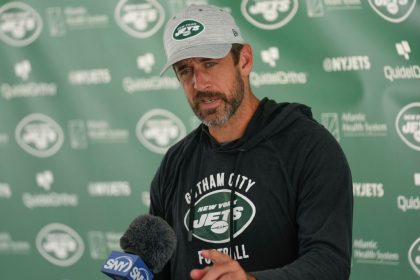 Rodgers' concerns over Jets' O-line 'pretty low'