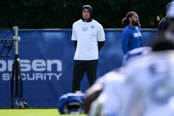 Taylor exits Colts camp again for personal matter