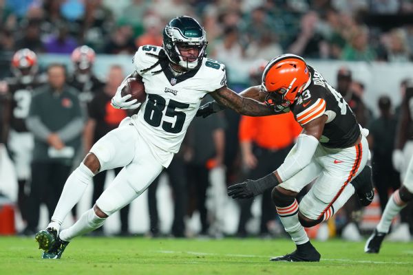 Two Eagles players suffer neck injuries, carted off