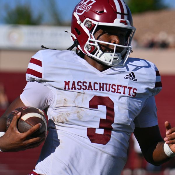 UMass ends 24-game road skid with win at NMSU