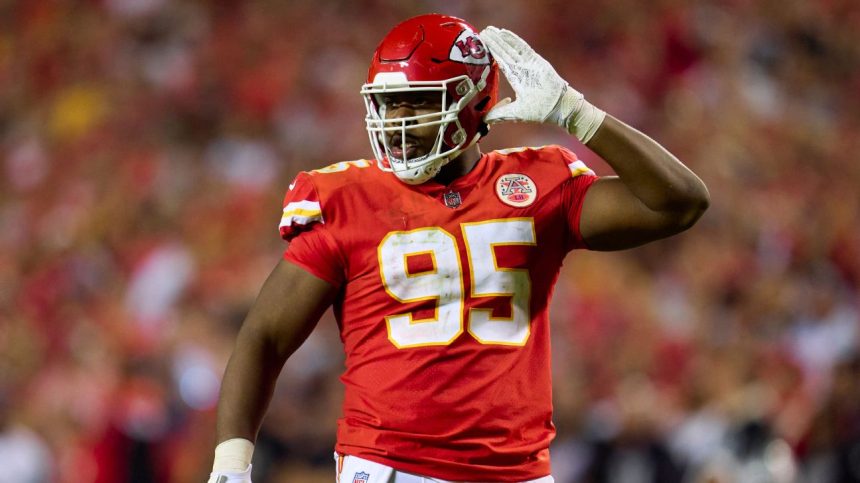Chiefs' Jones: Just want a raise, could play TNF
