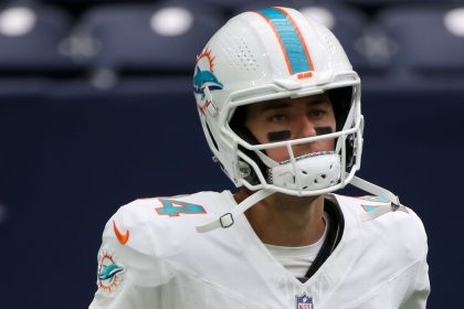 Dolphins pick White over Thompson to be QB2