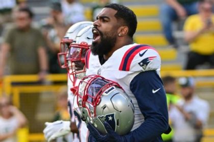 Pats' Ezekiel Elliott pays homage to numbers on reversible chain