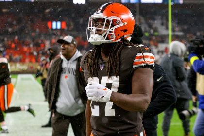 RB Hunt returns to Browns after Chubb injury