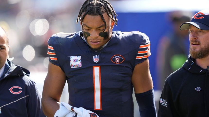 Bears' Fields has dislocated thumb; 'no timetable'