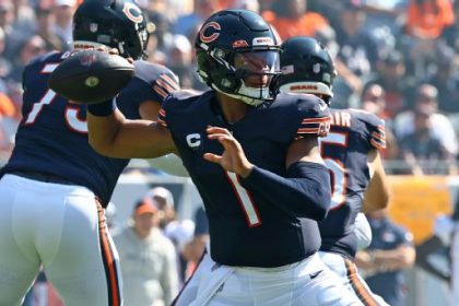 Bears' Justin Fields quickly connects on two TD passes