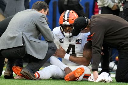 Browns' Watson exits game for unknown reason