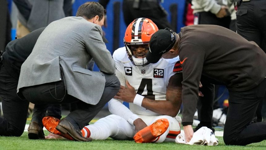 Browns' Watson exits game for unknown reason