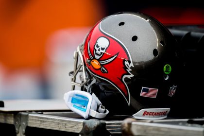 Bucs' Neal suffers concussion on second play