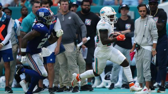 Dolphins' explosive offense breaks record of 'Greatest Show on Turf'