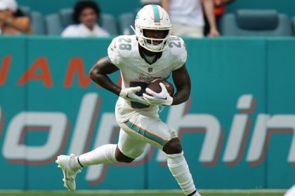 Dolphins put star rookie RB Achane (knee) on IR