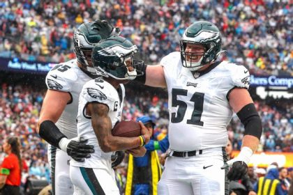 Eagles RG Jurgens week to week with foot injury