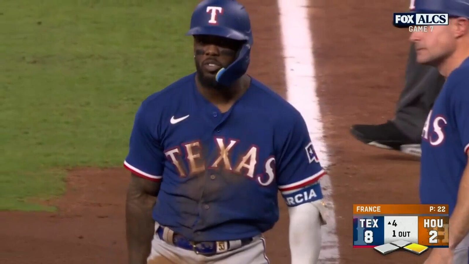 Evan Carter, Adolis García hit two-run singles to extend Rangers' lead