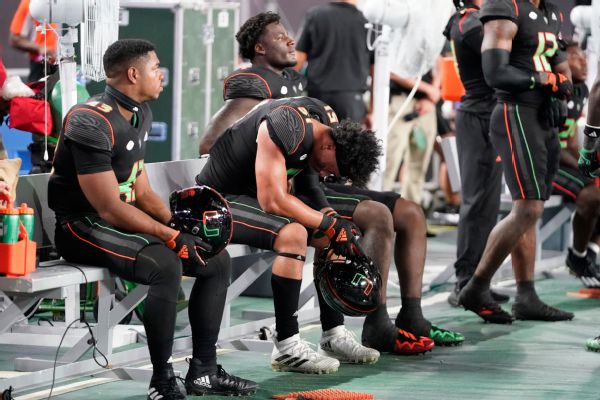 Miami doesn't take knee, loses on last-second TD