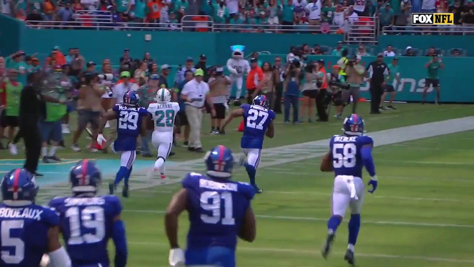 De'Von Achane rushes for a WILD 76-yard TD to extend Dolphins' lead over Giants