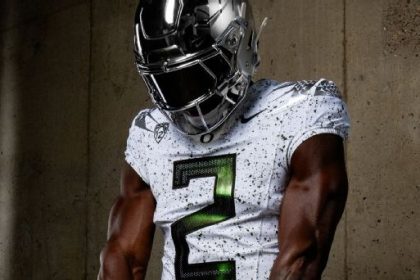 Oregon's clean threads among top Week 7 college football uniforms