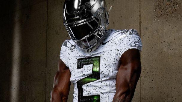 Oregon's clean threads among top Week 7 college football uniforms