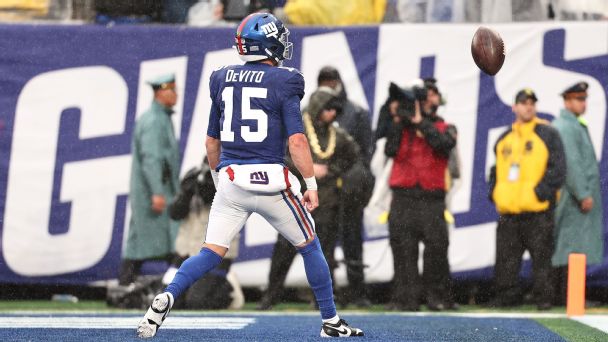 Rookie Giants QB Tommy DeVito runs for first career TD