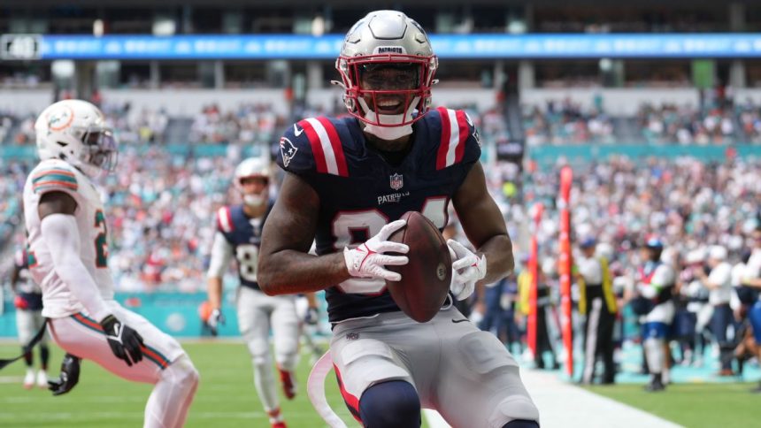 Source: Patriots' top WR Bourne has torn ACL