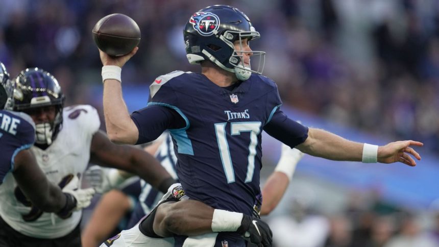 Titans' Tannehill suffers ankle injury, carted off