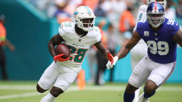Tyreek Hill's 69-yard touchdown extends Dolphins lead