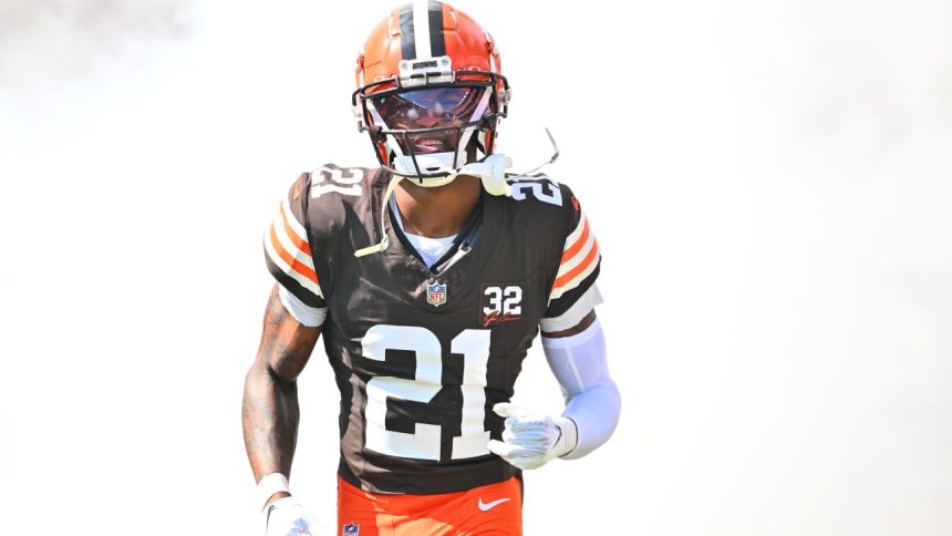 Browns CB Ward hurts neck in win over Ravens