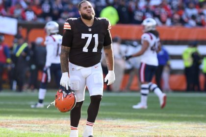 Browns LT Wills to go on IR with MCL injury