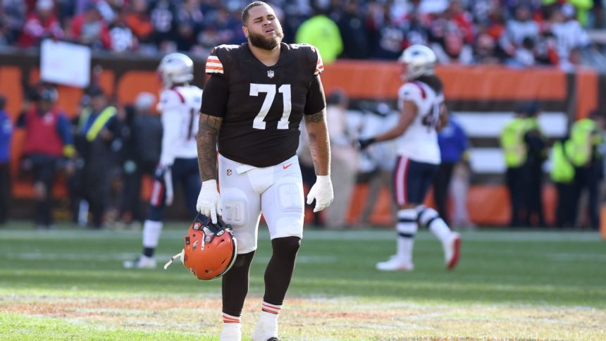 Browns LT Wills to go on IR with MCL injury
