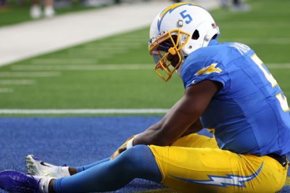 Chargers put WR Palmer on IR, get Guyton back