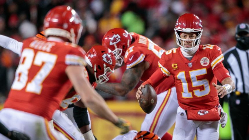 How the Dolphins plan to defend Patrick Mahomes and 'the play after the play'