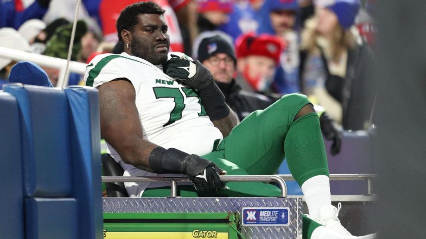 Jets' OL takes another blow as Becton carted off