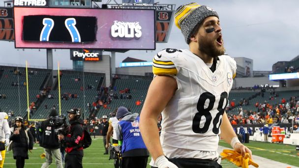 Pat Freiermuth teaches tight end master class on Steelers' big offensive day