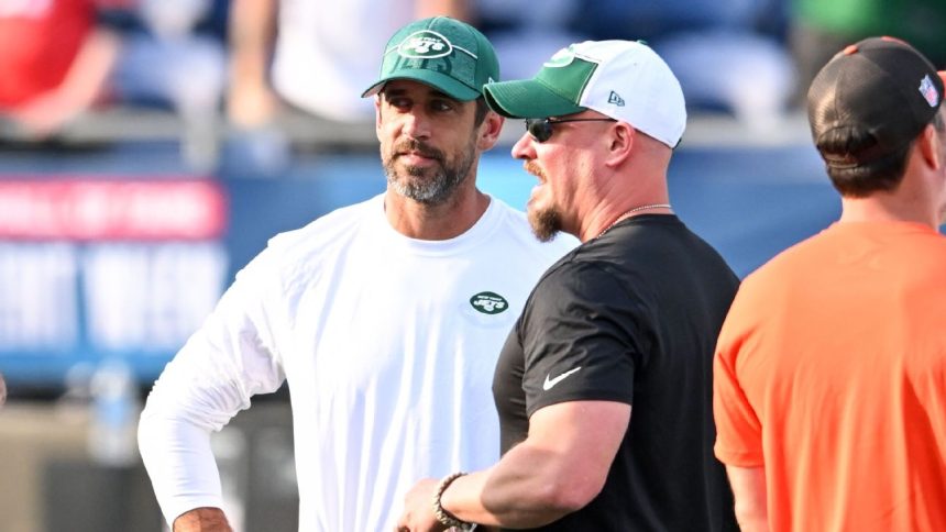 Rodgers backs Hackett: 'I'm a believer' in offense