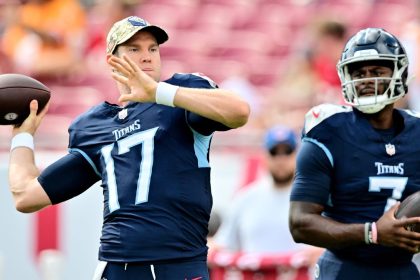 Tannehill returns to Titans as backup QB to Levis