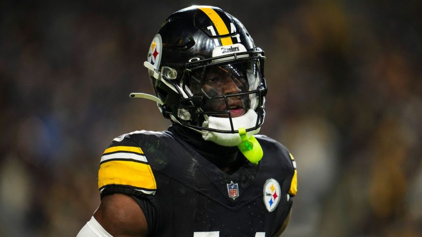 Tomlin: Pickens' frustrations 'pebble in my shoe'