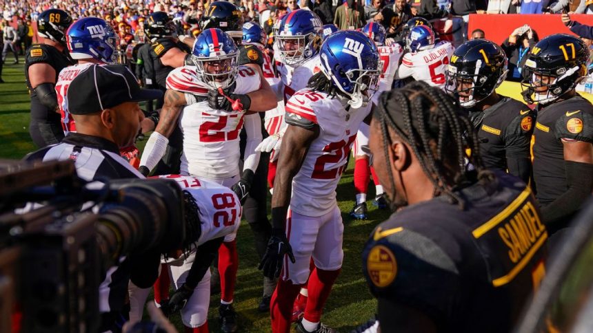 Two ejected after Commanders-Giants scuffle