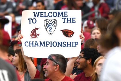 Washington court puts pause on Pac-12 control