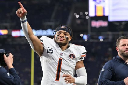 Bears' top WRs say Fields should be QB in 2024