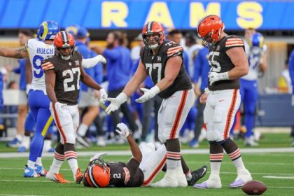 Browns lose Cooper to head injury, fall to Rams