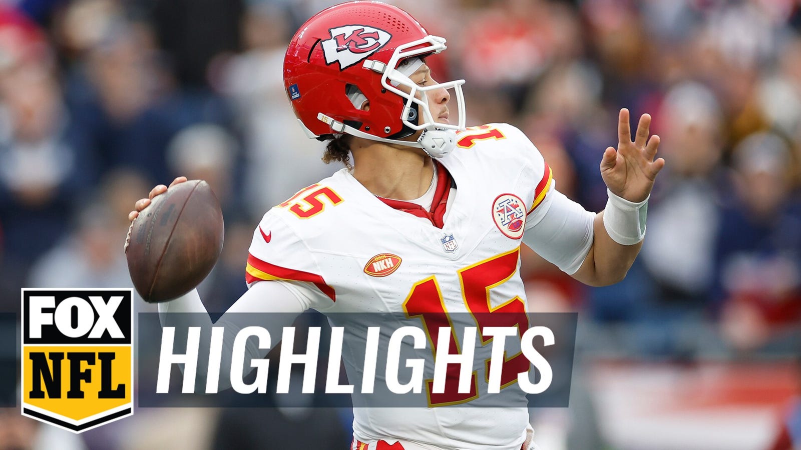 Patrick Mahomes tallies 305 passing yards and 2 touchdowns in Chiefs' 27-17 win over Patriots