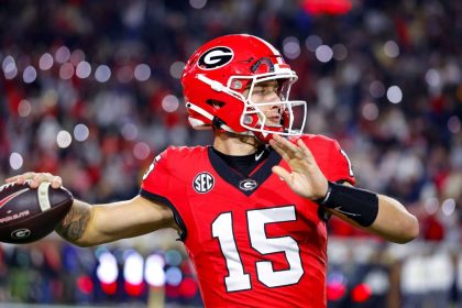 Dawg stays: QB Beck says he's returning to UGA
